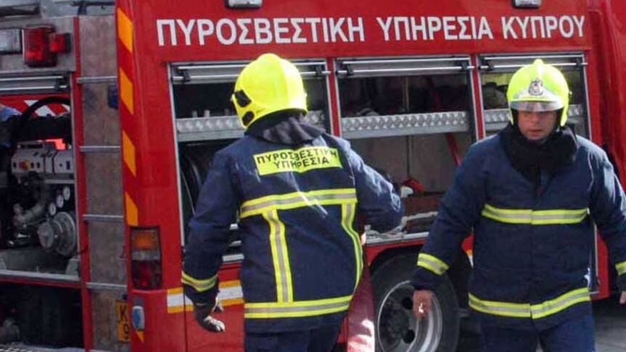 Güney Kıbrıs'ın ''Malya'' köyünde büyük yangın çıktı, köy boşaltılıyor