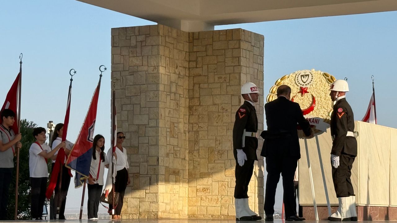 20 Temmuz nedeniyle Dr. Fazıl Küçük’ün anıt mezarında tören düzenlendi...