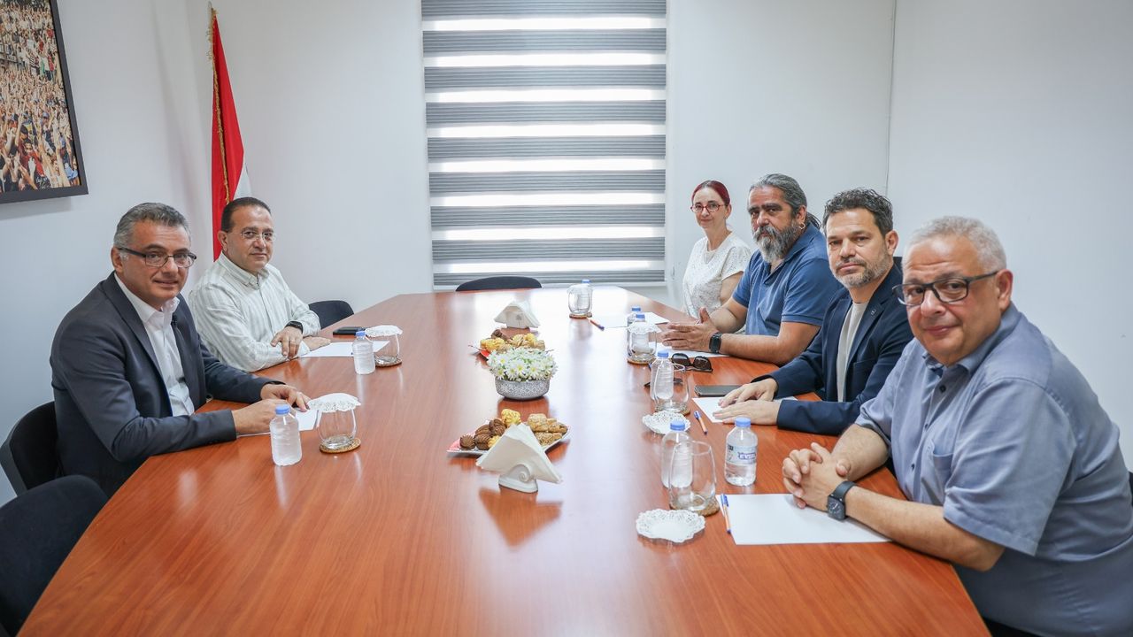 Erhürman, DAÜ-SEN yetkililerini kabul etti