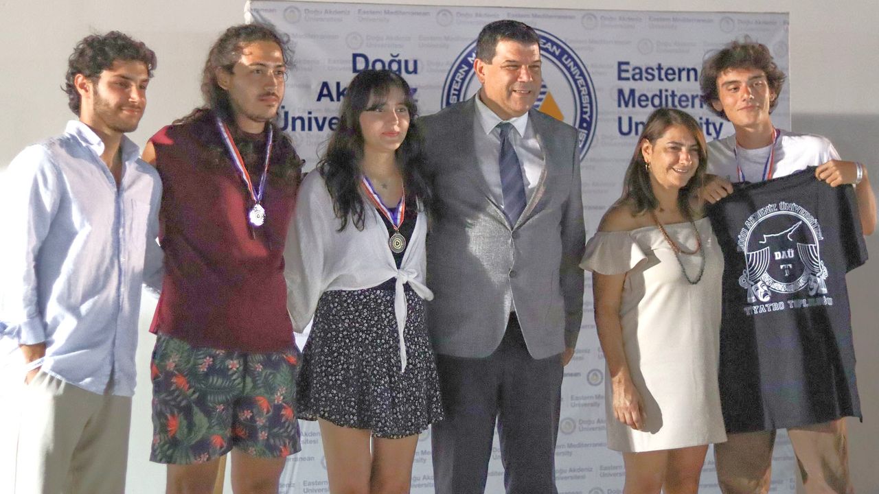 DAÜ'de öğrenci kulüpleri yaz kampı kapanış gecesi ile sona erdi