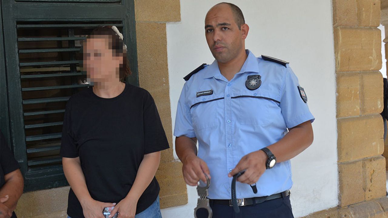 3 bin 861 TL’lik kozmetik ürün çaldı!