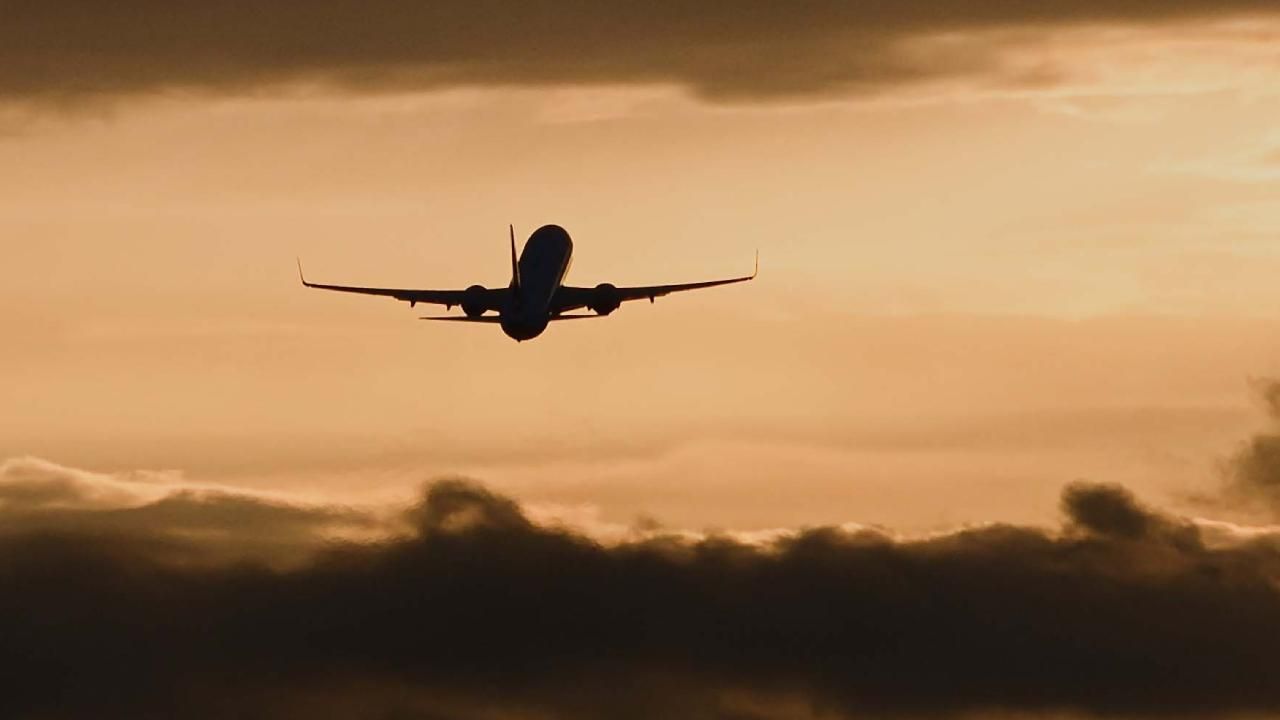 İngiltere'de gidiş yönlü uçuşlarda teknik arıza kaynaklı aksaklık yaşanıyor