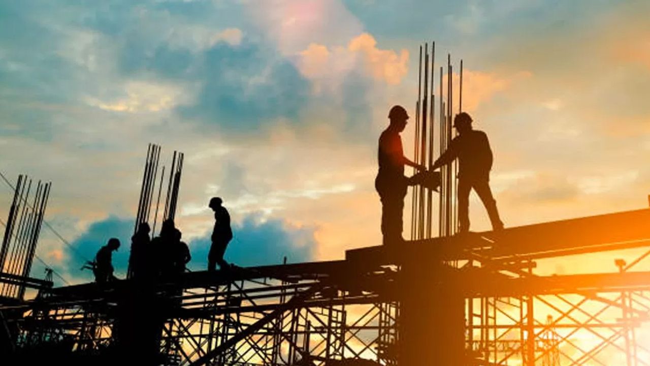 Dışarda çalışma yasağına uymayanlar için “Alo 102” ihbar hattı devrede