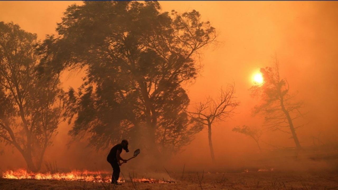 Yunanistan'da Çuha adasındaki yangında 2 köy boşaltıldı