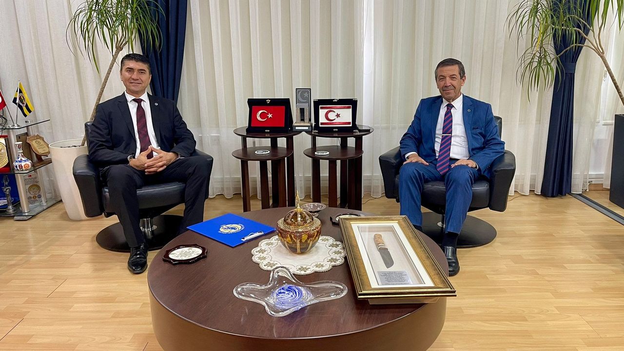 Dışişleri Bakanı Ertuğruloğlu, Dünya Türk Gençler Birliği Genel Başkanı Güzel’i kabul etti