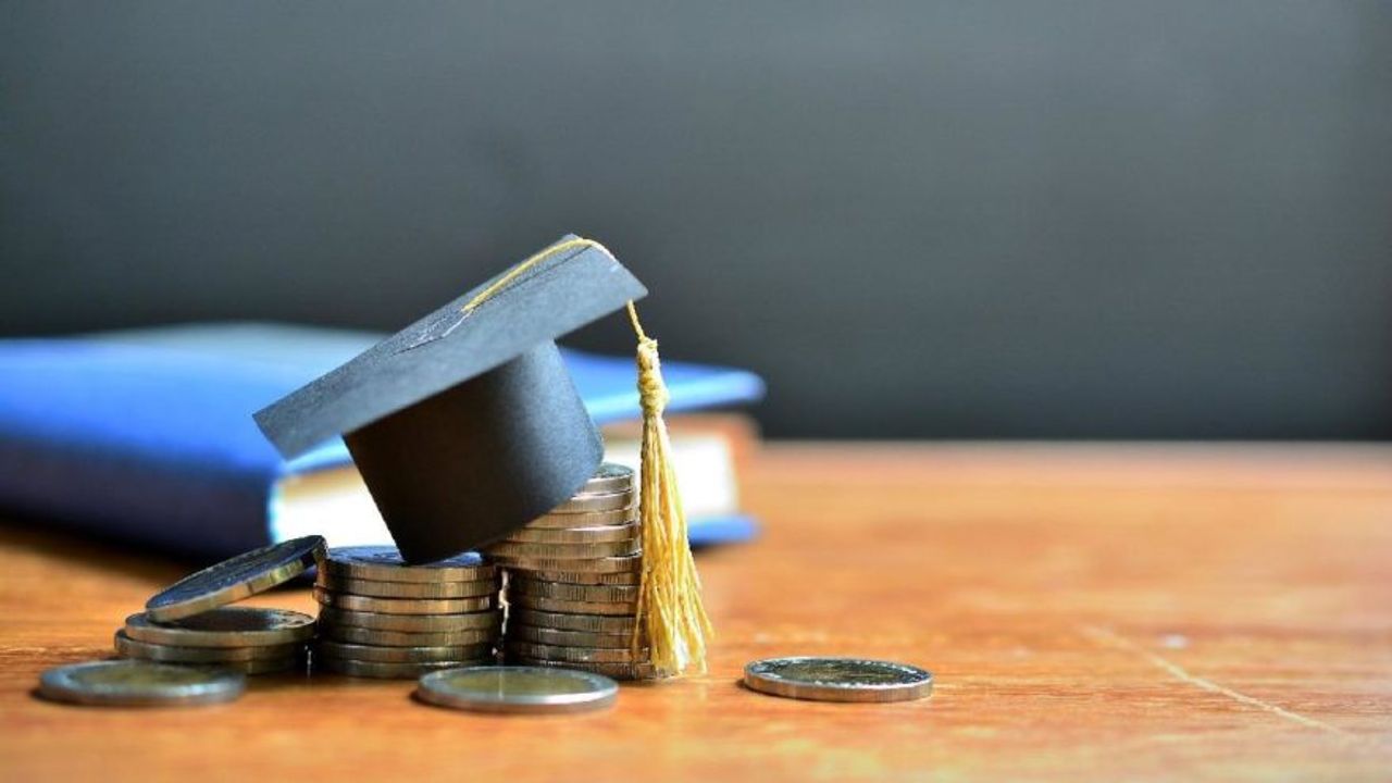 A-Level sonuçlarına göre başarı bursu alan öğrencilerin listesi yayımlandı