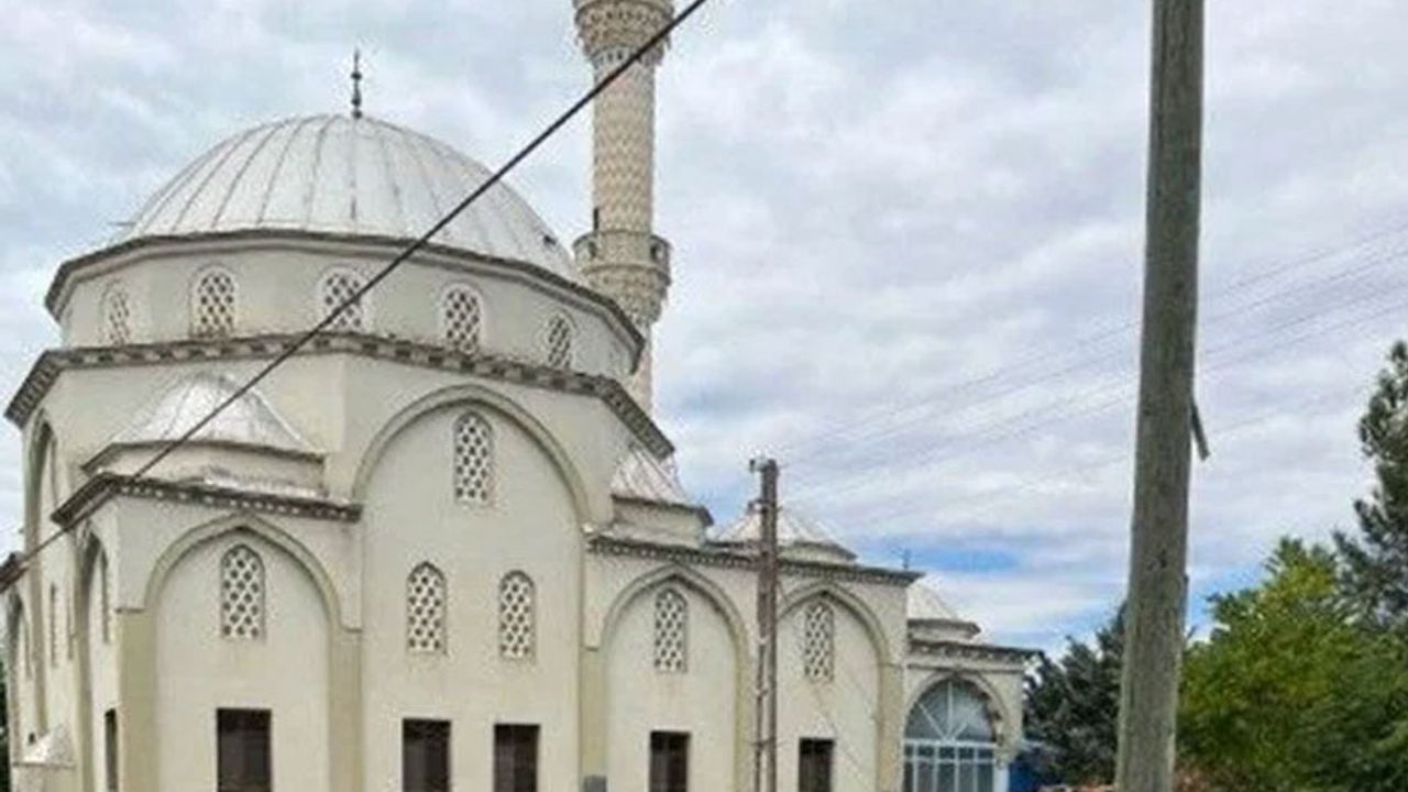 Caminin kubbesinden düşerek öldü
