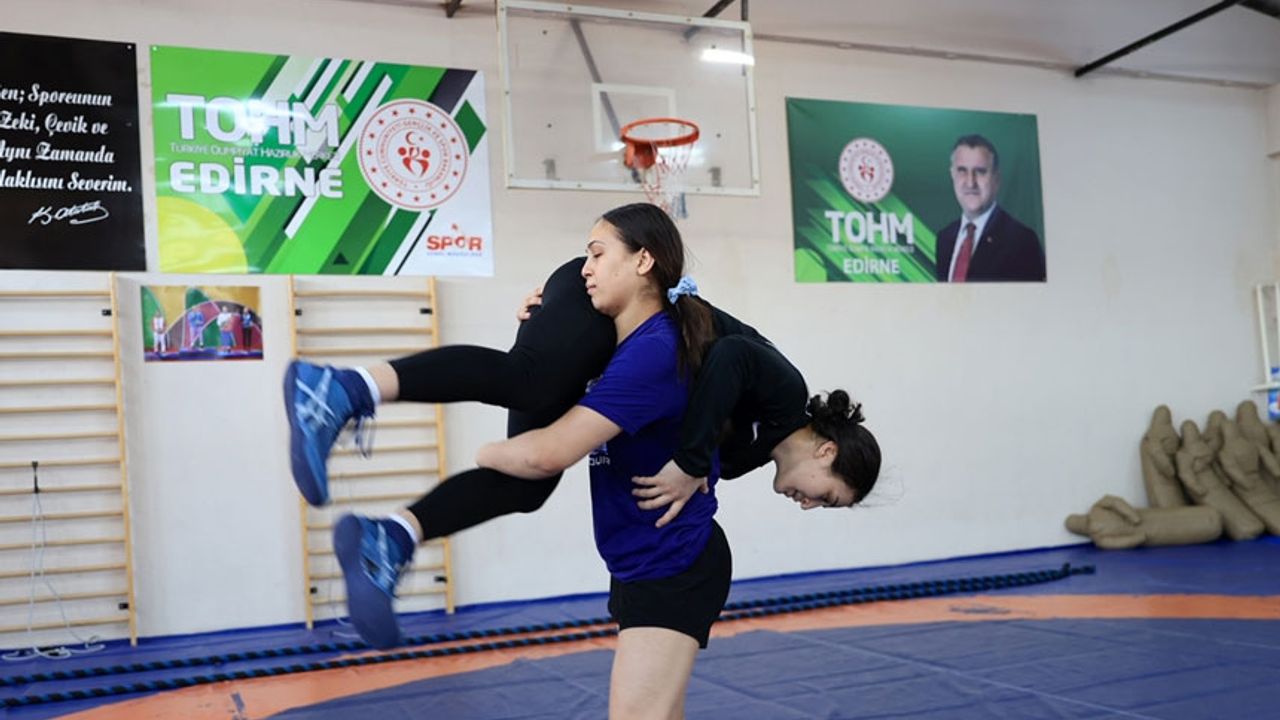 Türk güreşinden KKTC'li kadın güreşçilere destek