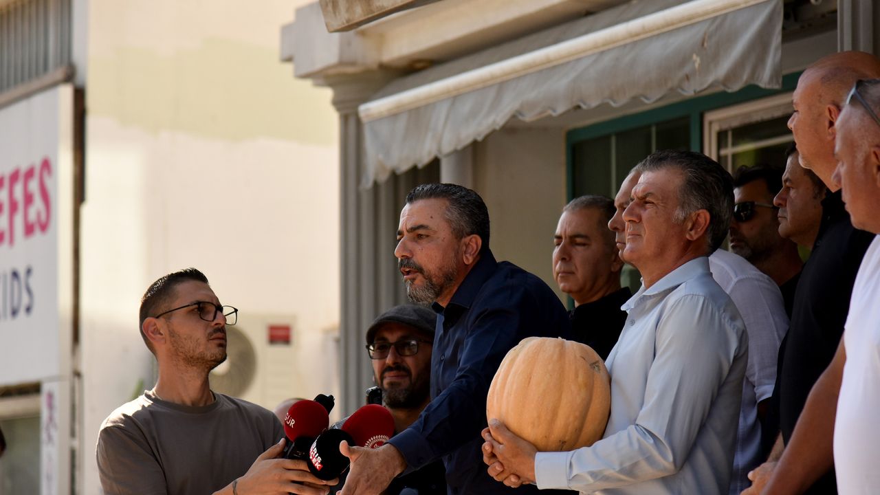 HÜR-İŞ'ten Çalışma ve Sosyal Güvenlik Bakanlığı önünde "kabaklı" eylem...