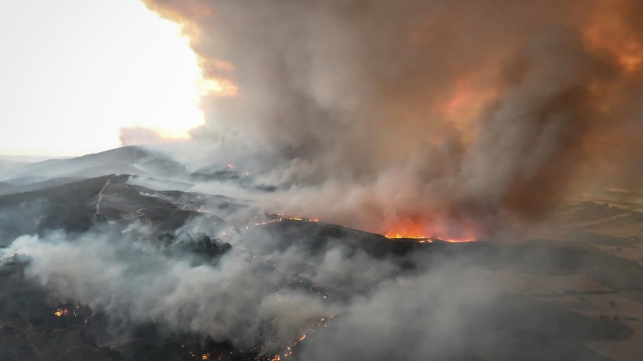 Çanakkale'de orman yangınıyla mücadele aralıksız sürüyor