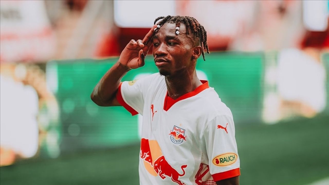 Fenerbahçe, Malili futbolcu Dorgeles Nene ile 5 yıllık sözleşme imzalandığını duyurdu