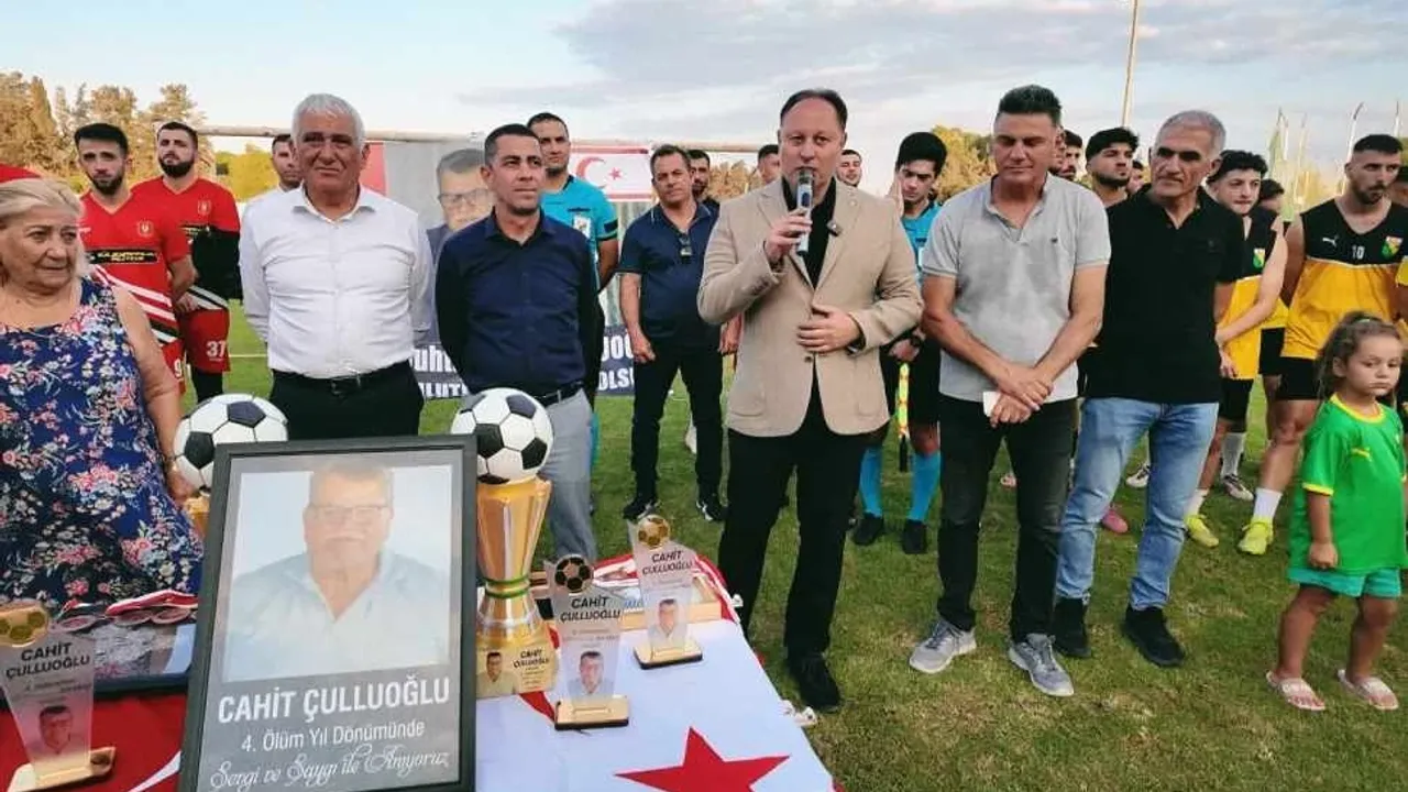 Öztürkler, Cahit Çulluoğlu anısına düzenlenen dostluk maçına katıldı