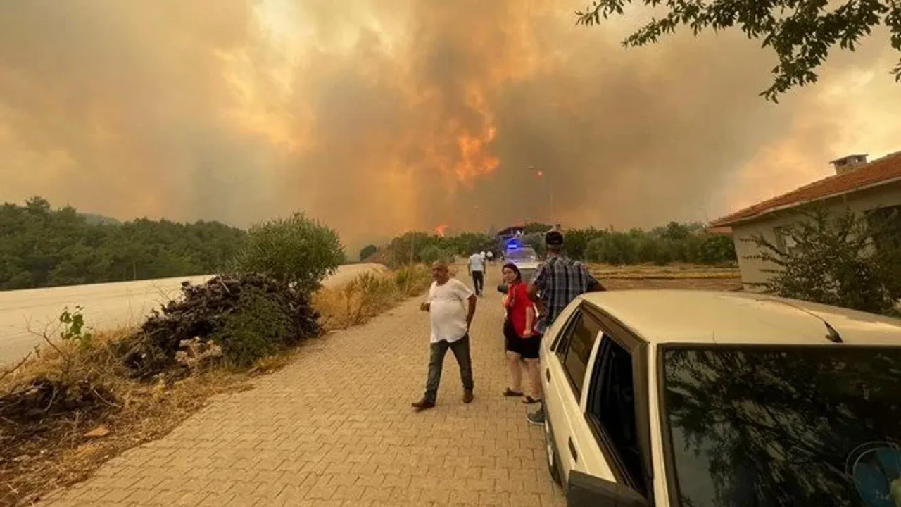 Denizli'de orman yangını 4'üncü gününde: İki mahalle tahliye edildi