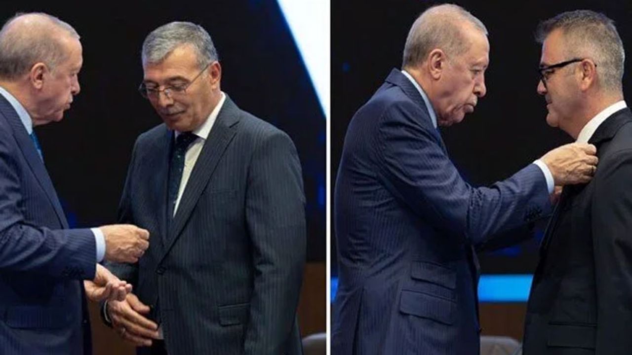 Erdoğan, AK Parti'ye katılan iki belediye başkanına rozet taktı