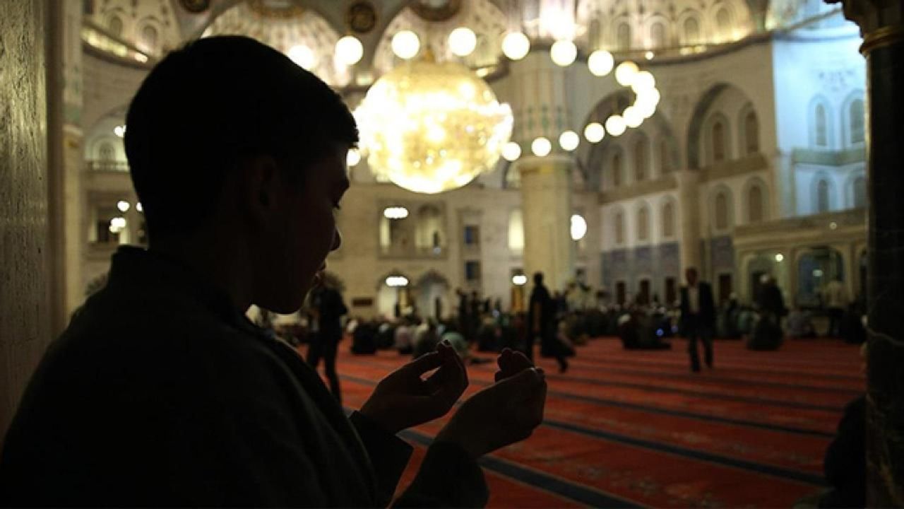 Din Görevlileri Derneği: “Bu gece Mevlit Kandilini ihya etmenin mutluluğunu yaşayacağız”