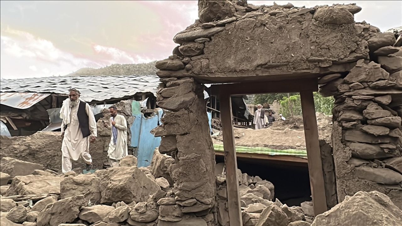 Afganistan'da 5,6 büyüklüğünde deprem meydana geldi