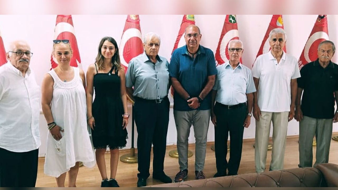 Korgeneral Bedrettin Demirel'in oğlu, gelini ve torunu Kıbrıs TMT Mücahitler Derneğini ziyaret etti