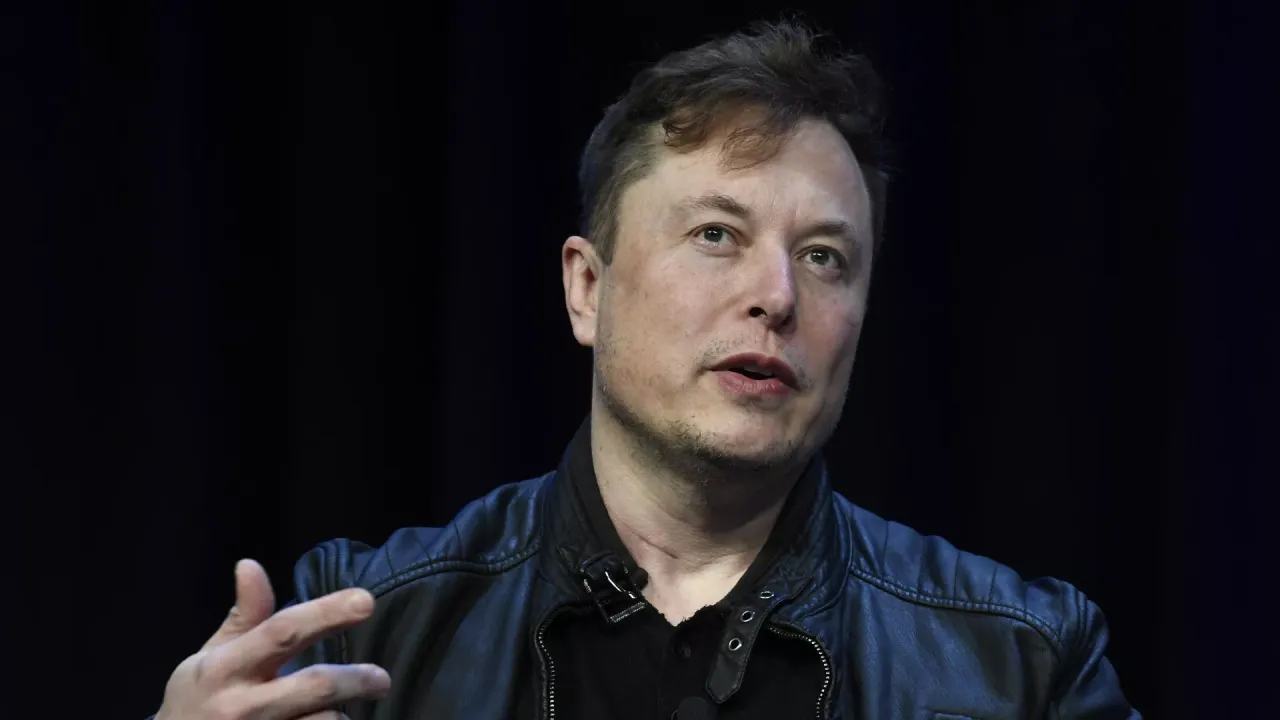 Elon Musk tarihe geçti: Dünyanın ilk 'yarım trilyoner'i oldu