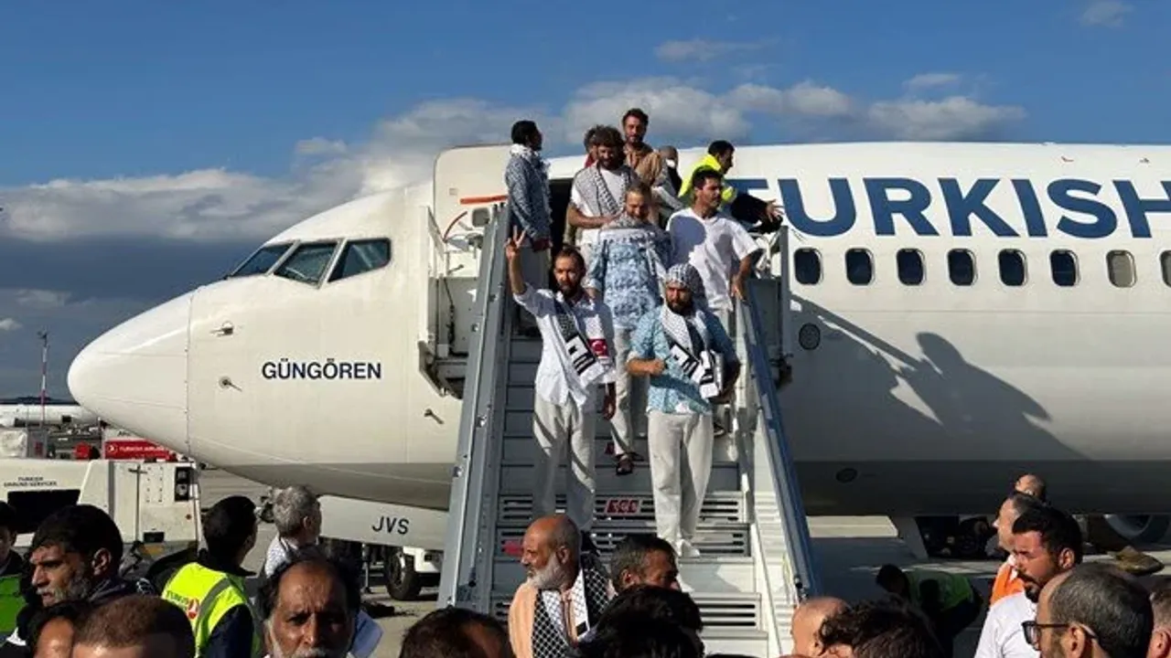 İsrail'in alıkoyduğu 137 aktivist Türkiye'ye getirildi