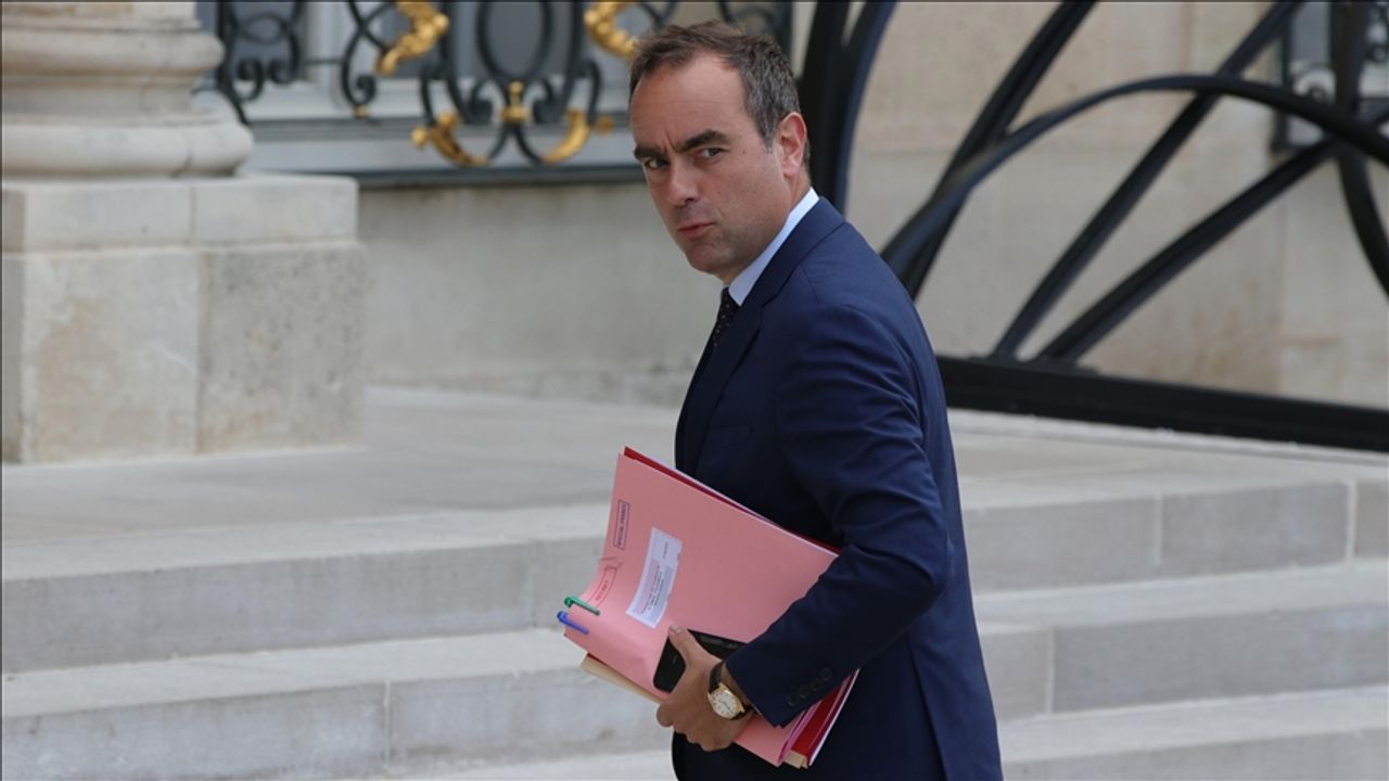 Lecornu, 48 saat içinde yeni bir başbakan atanabileceğini söyledi