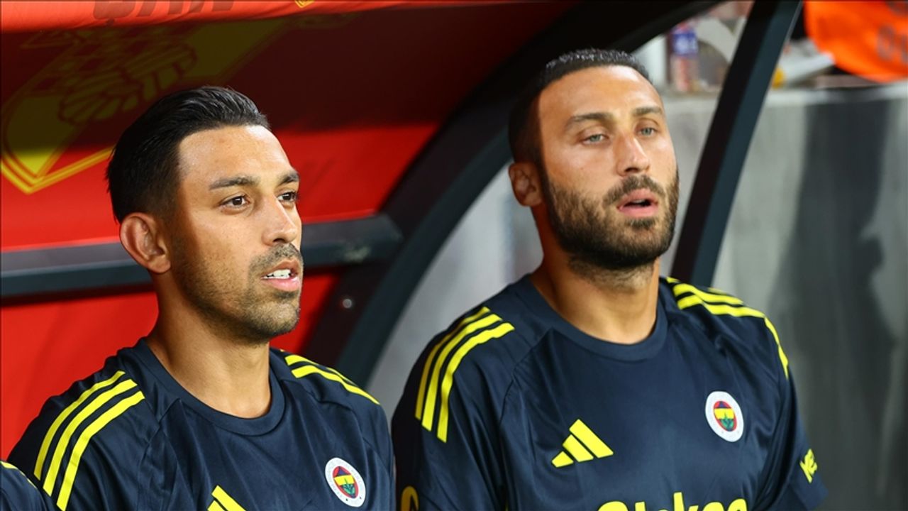 Fenerbahçe'de İrfan Can Kahveci ve Cenk Tosun kadro dışı bırakıldı
