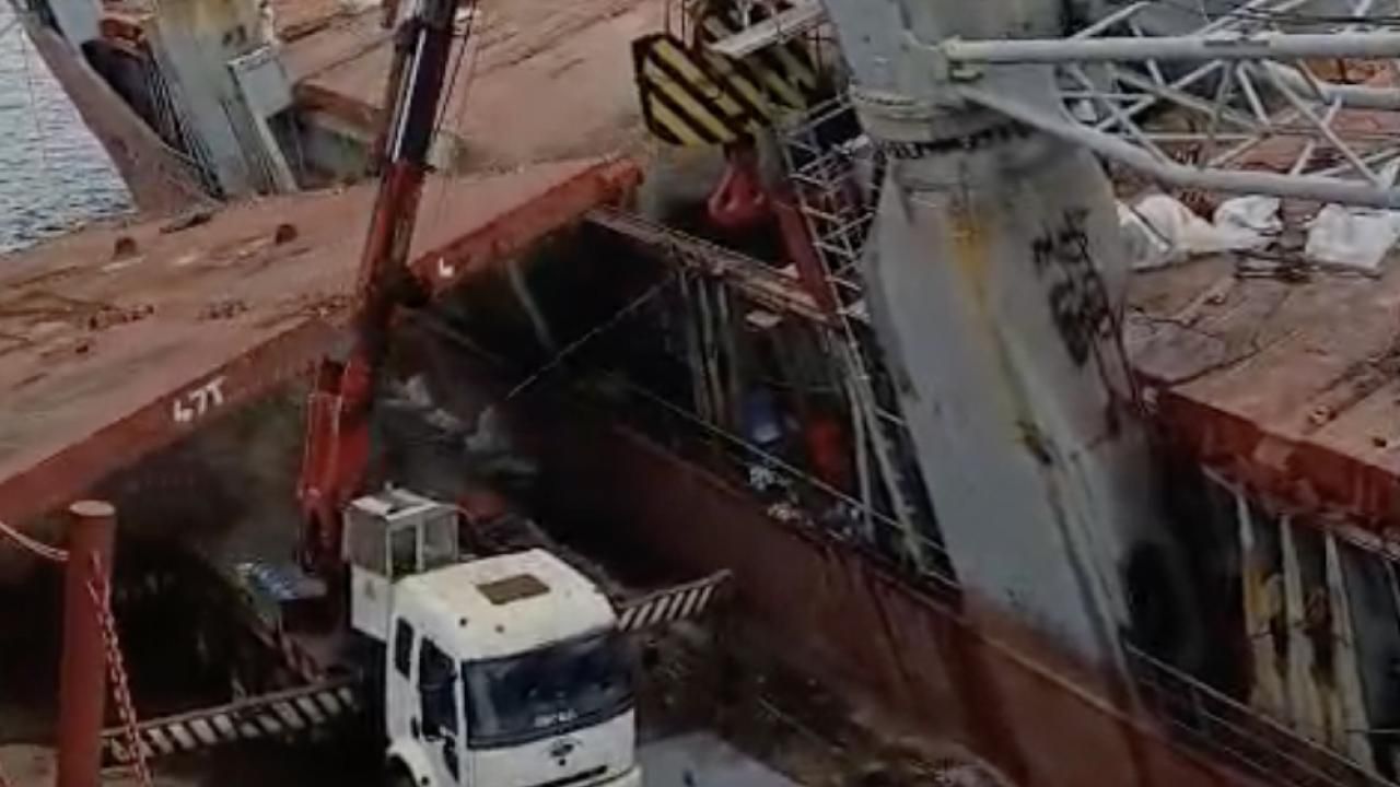 Tuzla'da gemi yan yattı: 1 işçi öldü