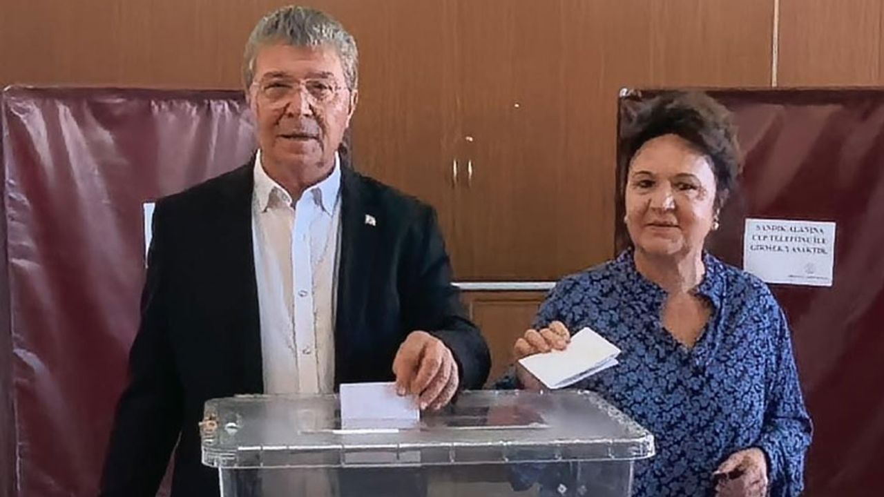 Başbakan Ünal Üstel oyunu kullandı