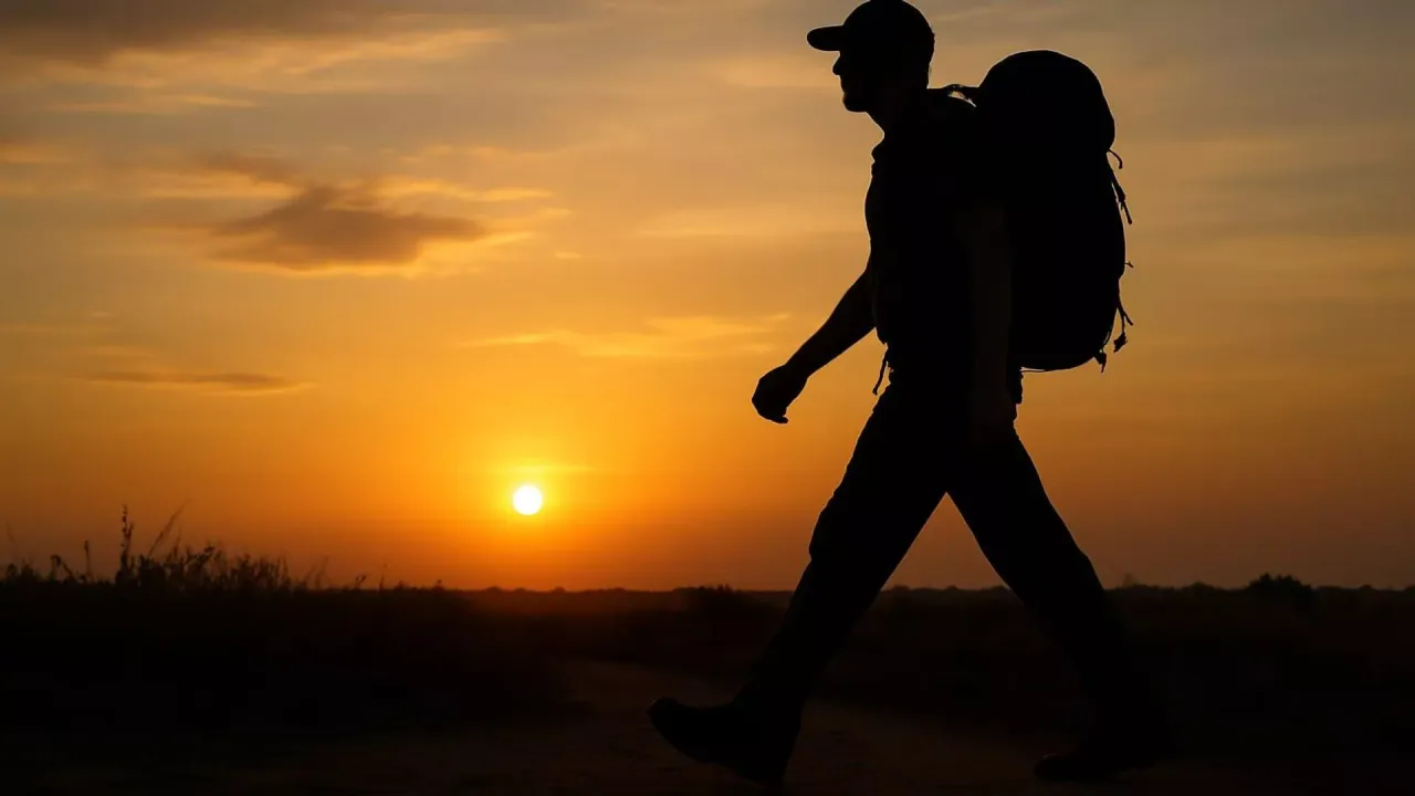 27 yıllık inanılmaz yolculuk: Dünyayı yürüyerek gezen adam eve dönüyor