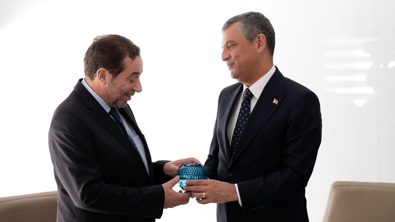 CHP Genel Başkanı Özel, TAM Parti’yi ziyaret etti