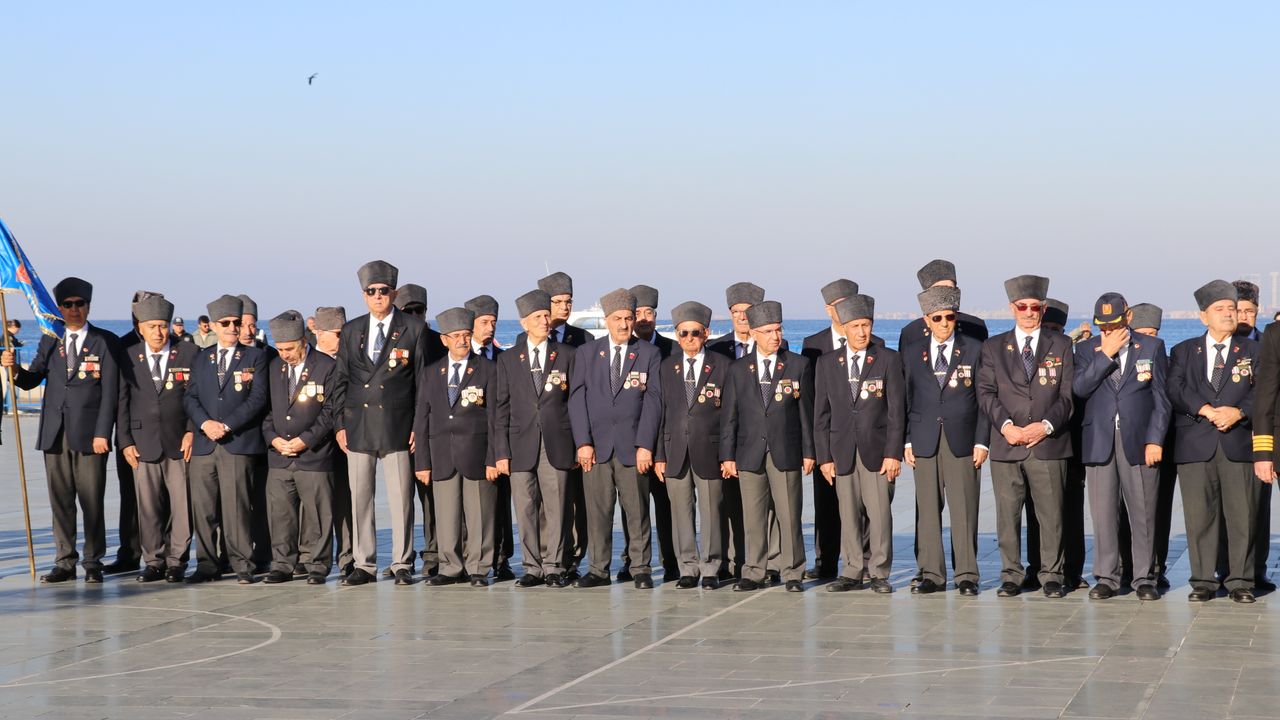 KKTC'nin 42. kuruluş yıl dönümü İzmir'de törenle kutlandı