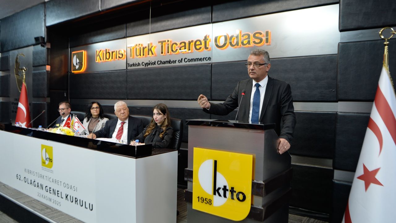 Erhürman: Toplumun yaşanan problemler karşısında konuşması gerekiyor