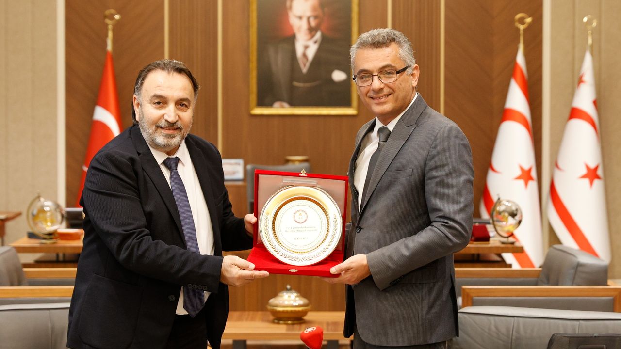 Cumhurbaşkanı Erhürman, KAMUSEN’i kabul etti