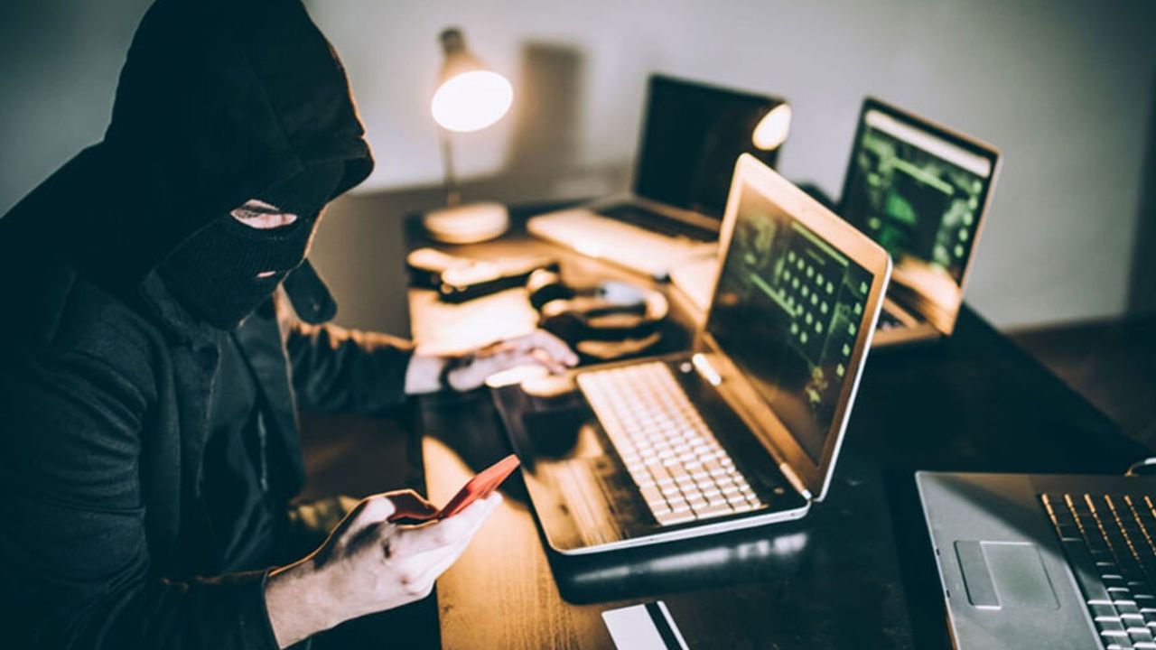 Rum basını yazdı: Güney Kıbrıs'ın ismi uluslararası dolandırıcılık operasyonunda yer aldı