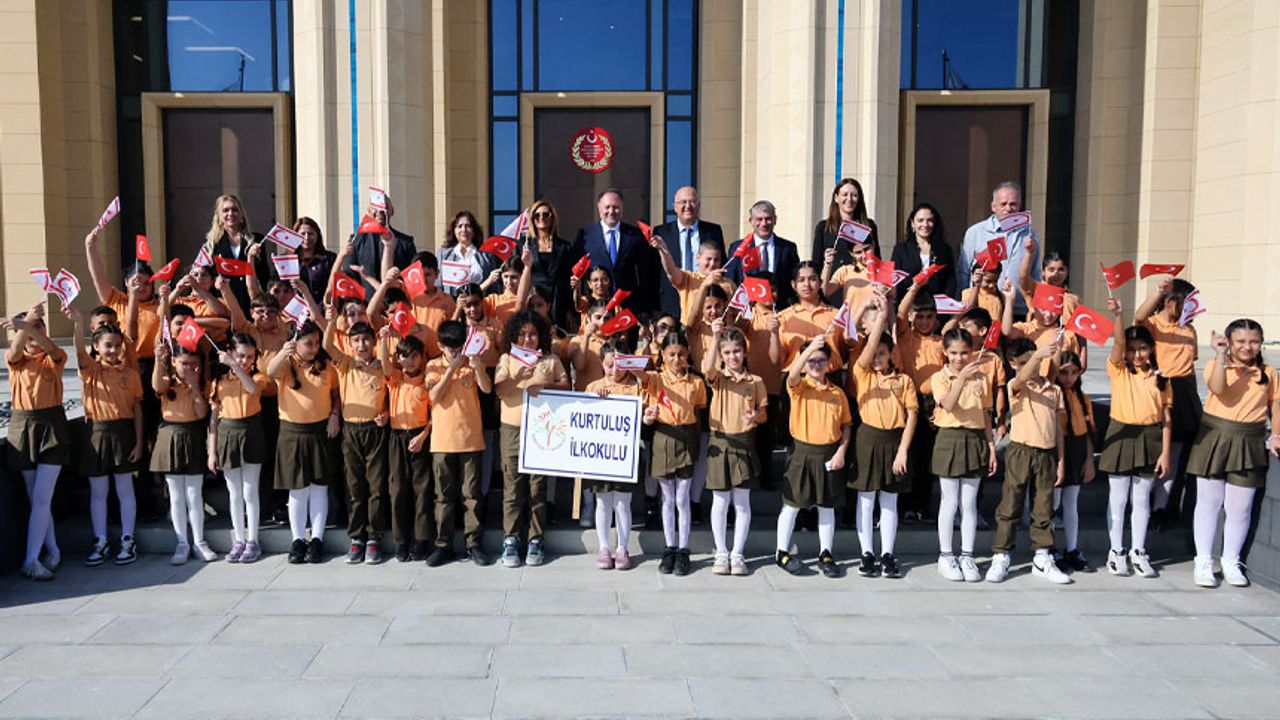 Güzelyurt Kurtuluş İlkokulu öğrencileri Meclis’te çocuk haklarına dikkat çekti…