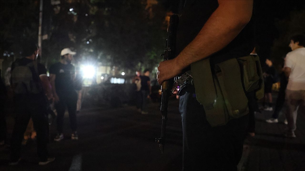 Suriye'nin başkenti Şam'da patlama sesleri duyuldu