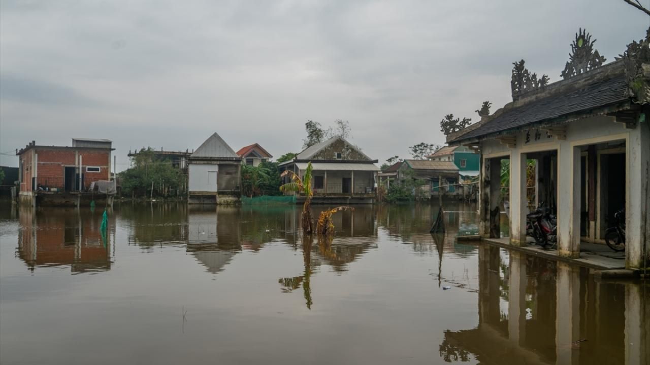 Vietnam'daki sellerde ölü sayısı 90'a yükseldi