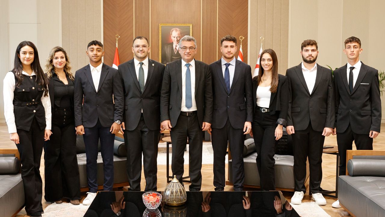 Cumhurbaşkanı Tufan Erhürman Gençlik Heyetini kabul etti