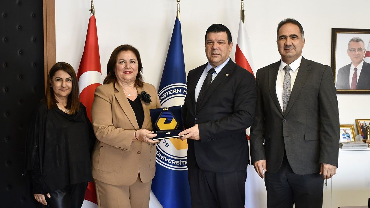 Oğuz Özyalçın Vakfı’ndan DAÜ öğrencilerine burs desteği