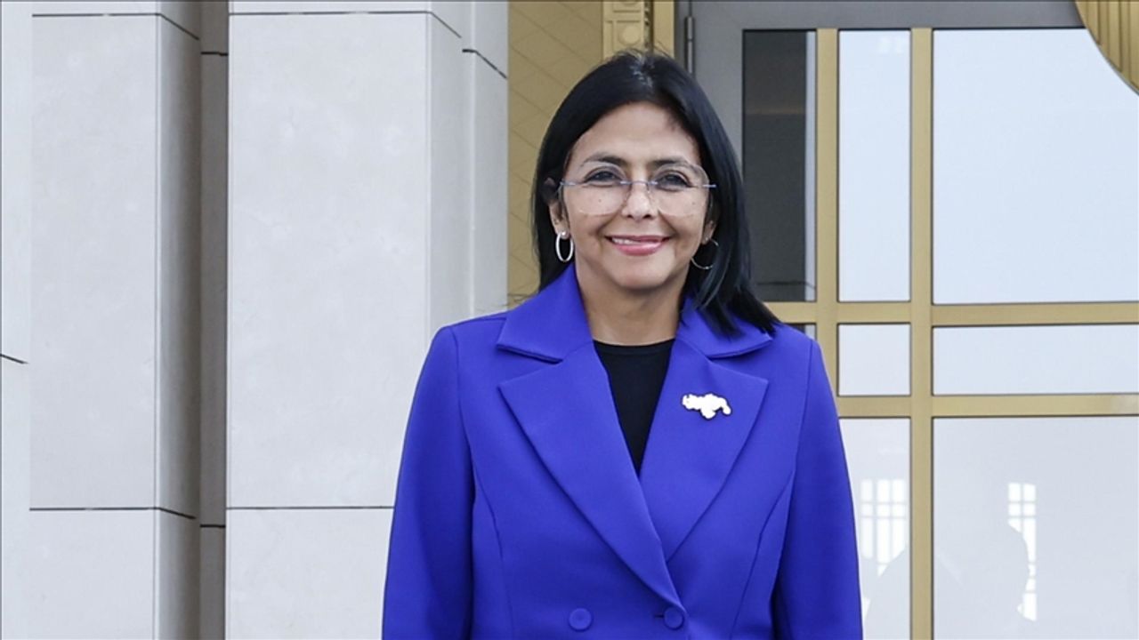 Maduro'nun yardımcısı Delcy Rodriguez yemin ederek Geçici Devlet Başkanı oldu