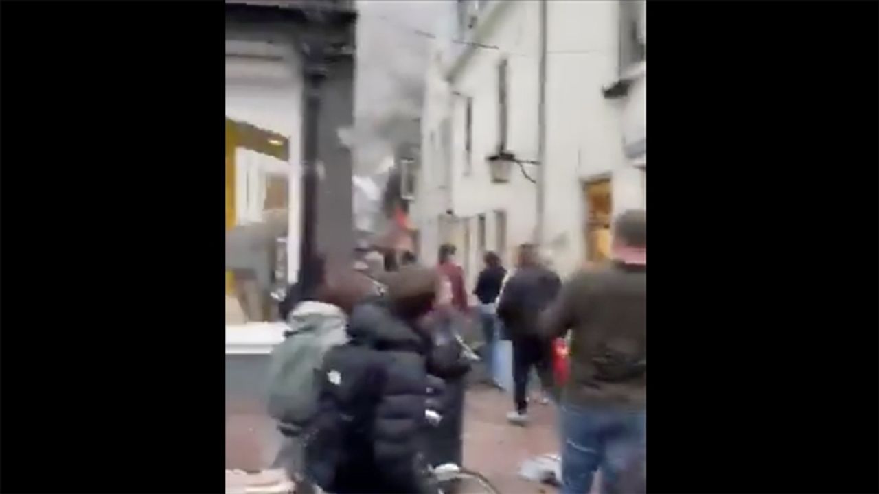 Hollanda'nın Utrecht kentinde meydana gelen patlama yangına yol açtı