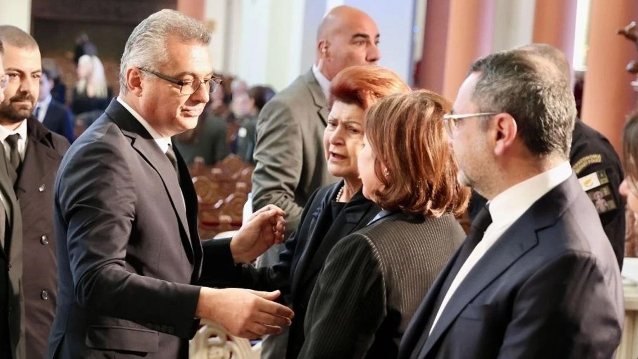 Erhürman, Vasiliu’nun cenazesine katıldı