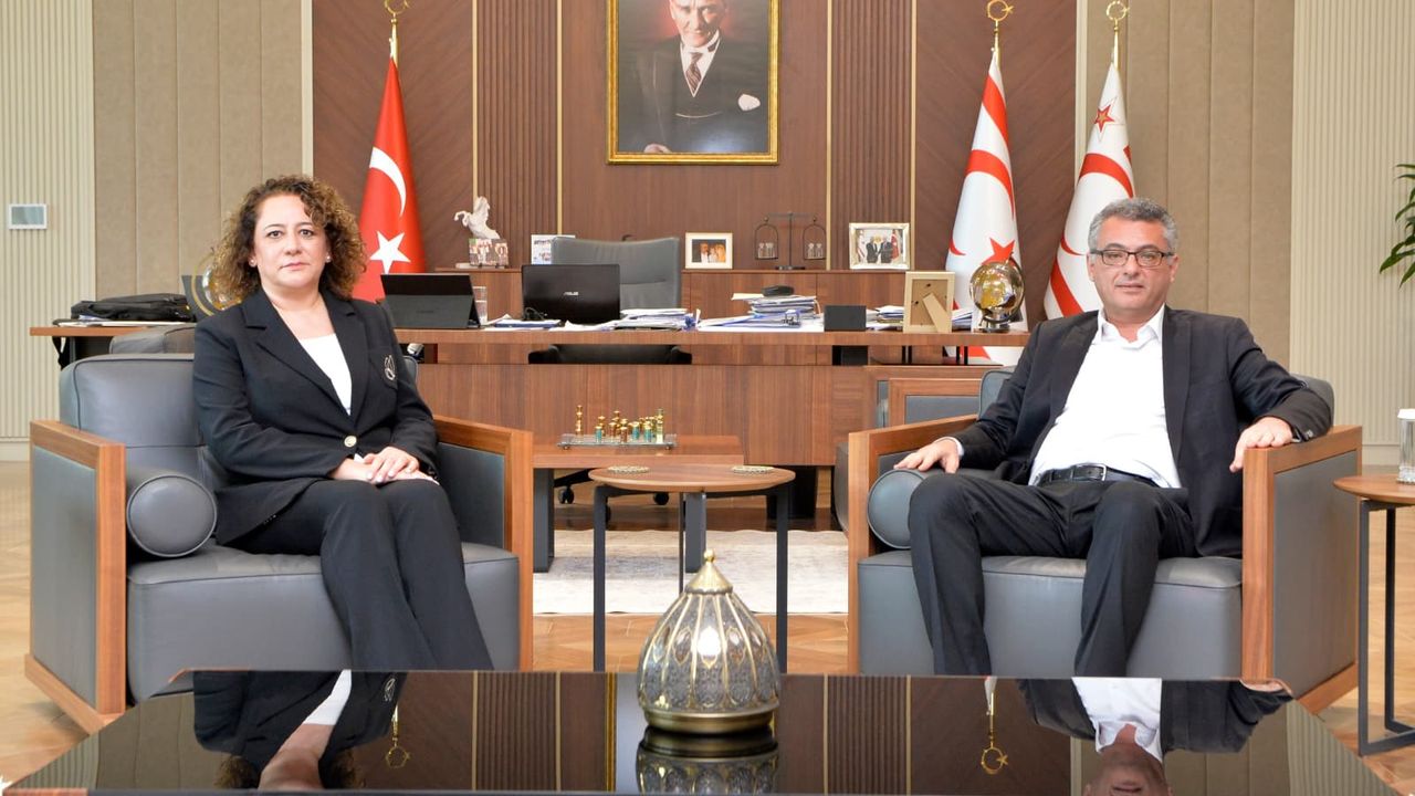 Erhürman, KKTC Bakü Temsilcisi Ufuk Arca Turganer ile görüştü