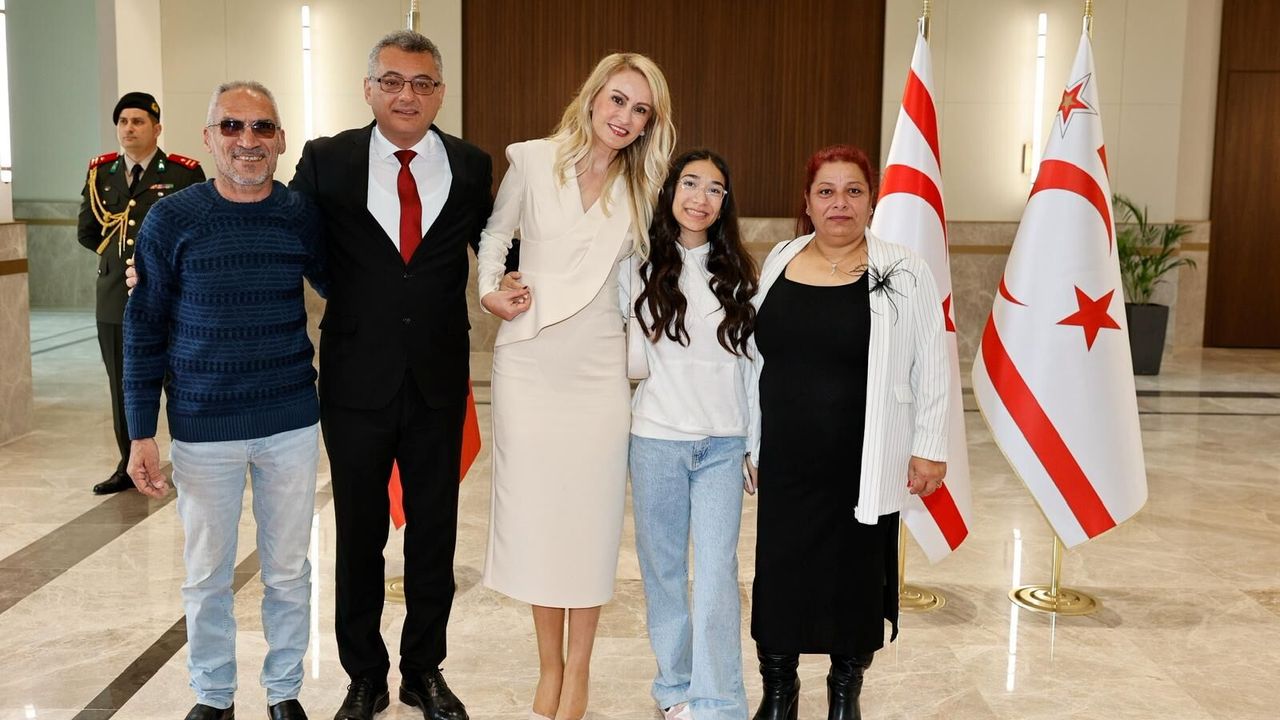 Cumhurbaşkanı Tufan Erhürman ve eşi Nilden Bektaş Erhürman halkla bayramlaştı