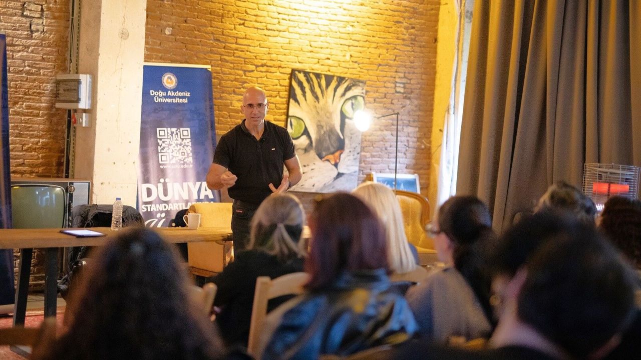 DAÜ Bilim Kafe’de yapay zekâ tartışıldı