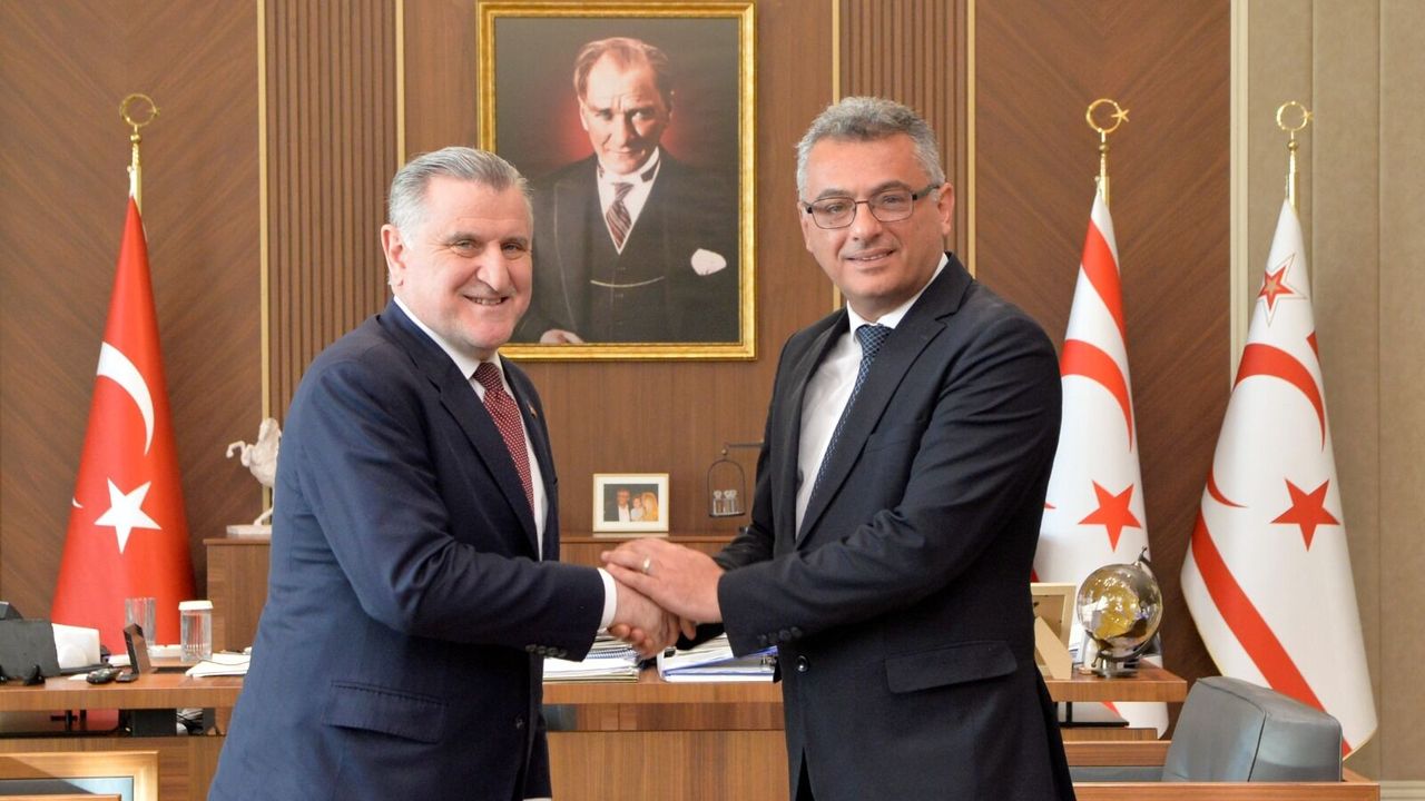 Erhürman, Türkiye Gençlik ve Spor Bakanı Bak'ı kabul etti