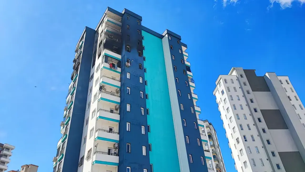 Adana'da bir kadın 'canı sıkıldı' diye evi yaktı!