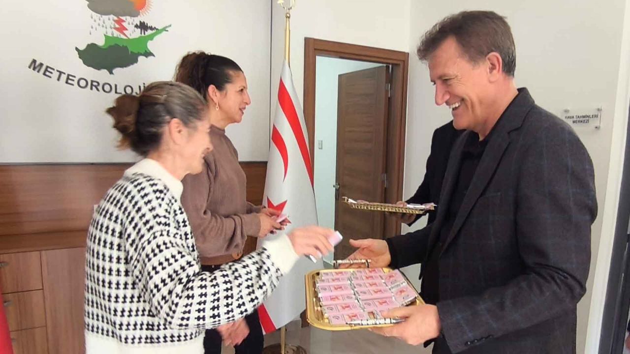 Arıklı, kadın personelin gününü kutladı