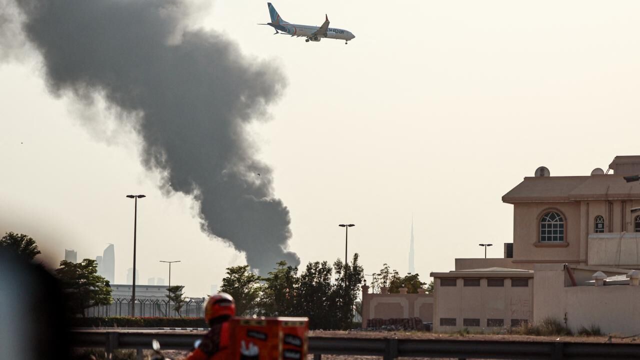 Dubai Havalimanı yakınlarındaki yakıt depolarında çıkan yangın söndürüldü