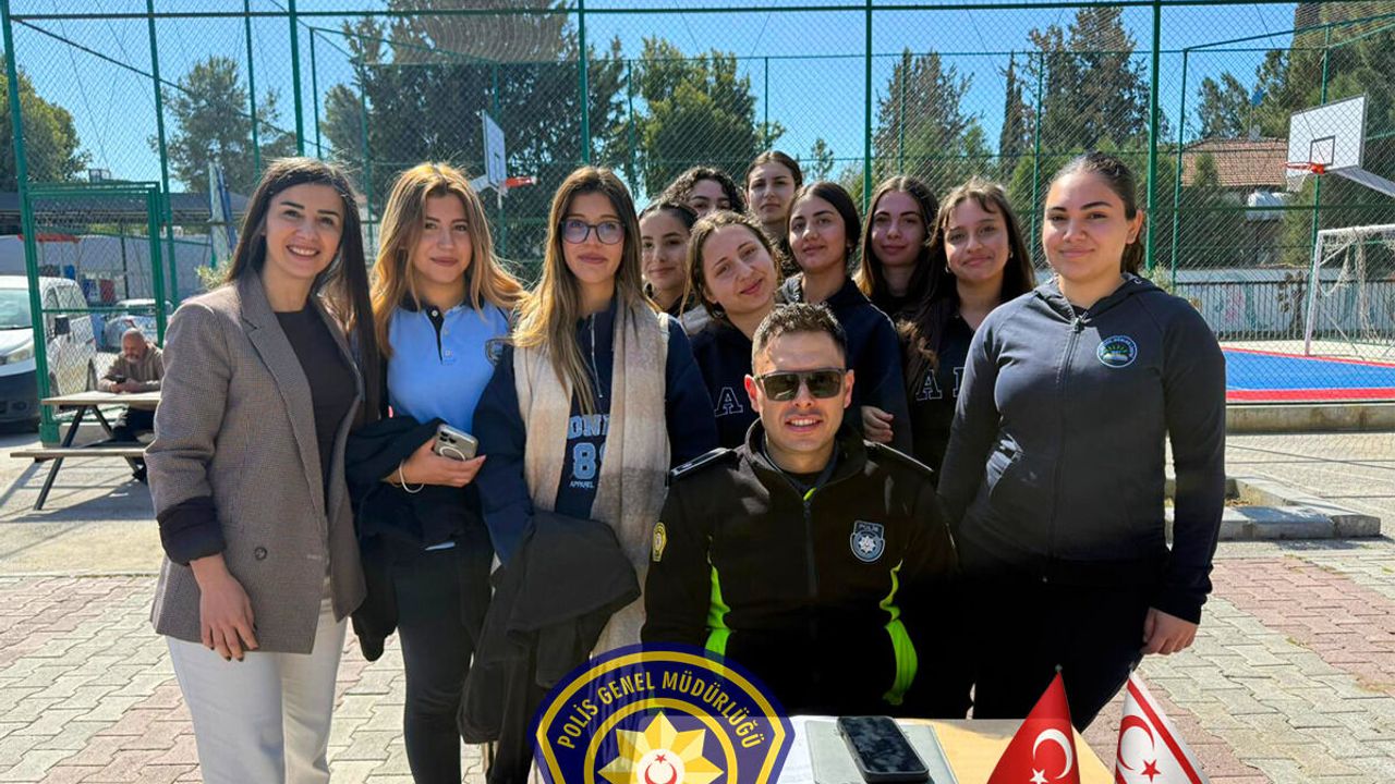 Kariyer günlerinde polis öğrenciler ile buluştu