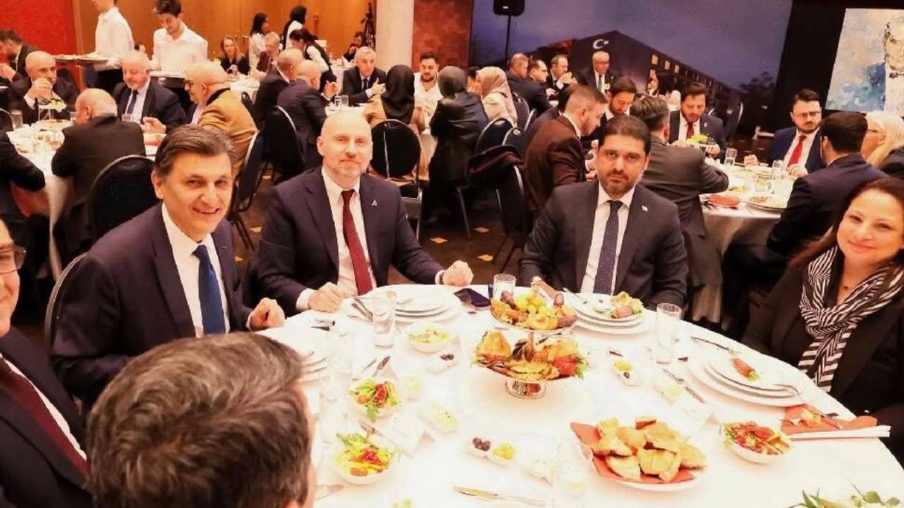 Savaşan, Berlin'deki "Kardeşlik İftarı"na katıldı